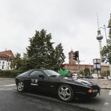 Porsche 928 zwischen rotem Rathaus und Funkturm